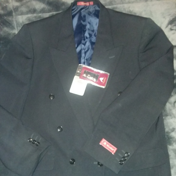 Mens modern high maitence high end buissinessuit